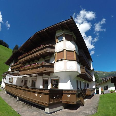 Gaestehaus Alpenland Tux Bagian luar foto