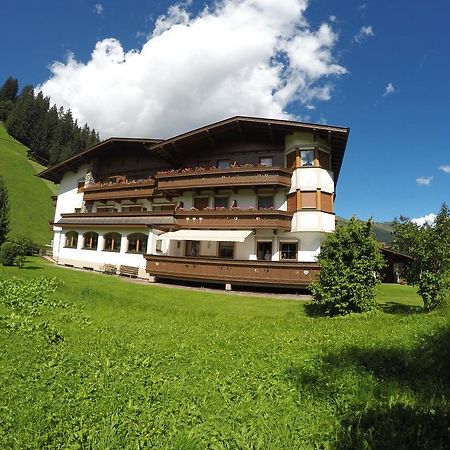Gaestehaus Alpenland Tux Bagian luar foto