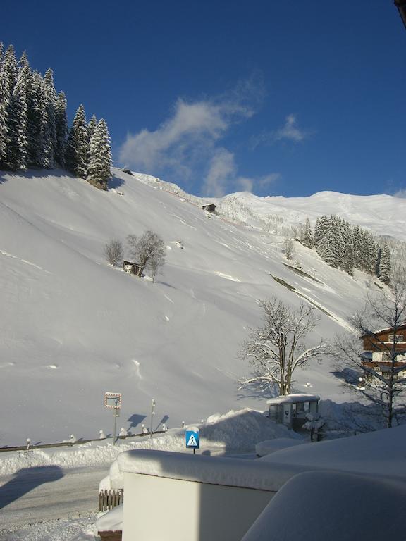 Gaestehaus Alpenland Tux Bagian luar foto