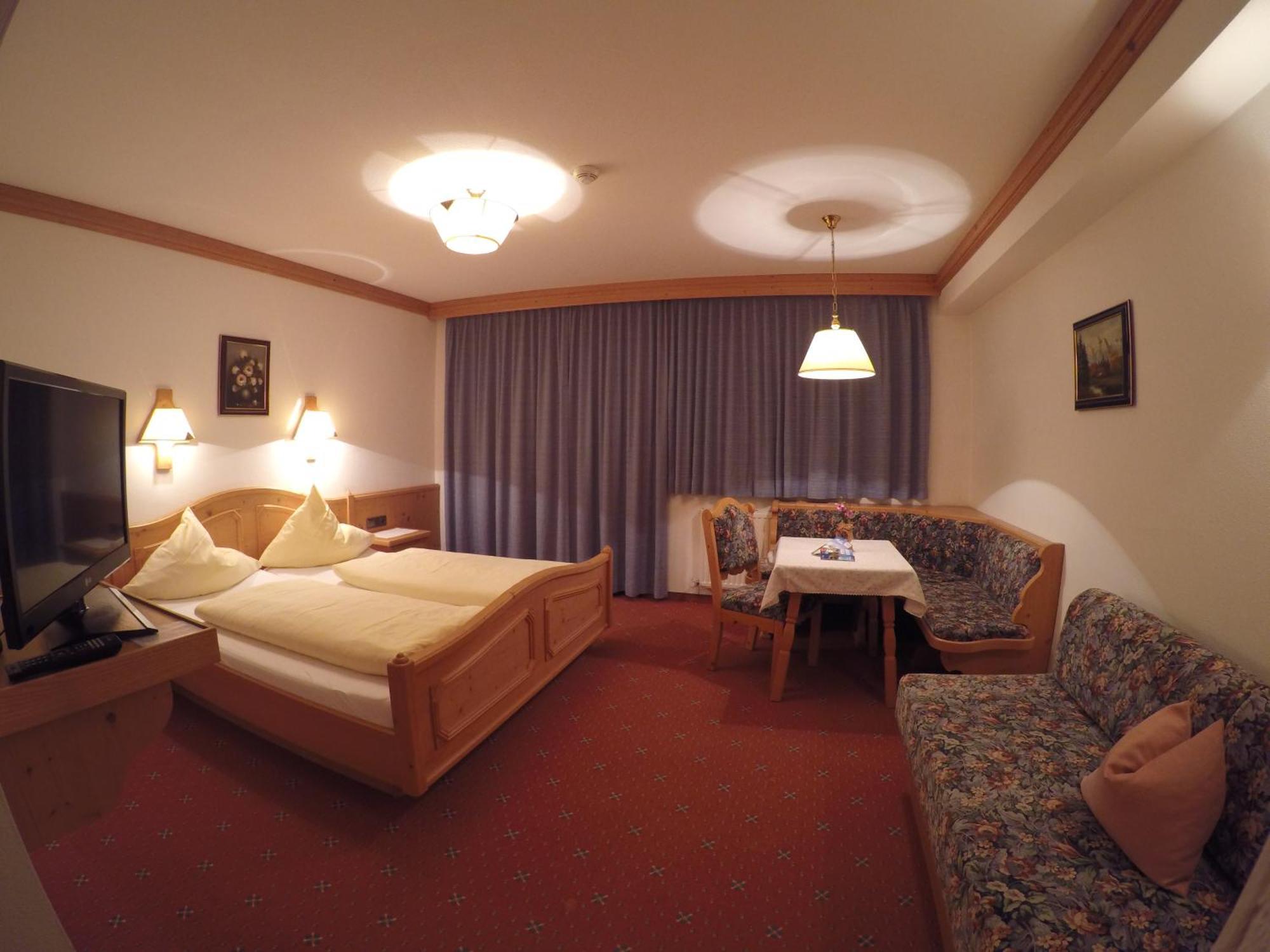 Gaestehaus Alpenland Tux Ruang foto