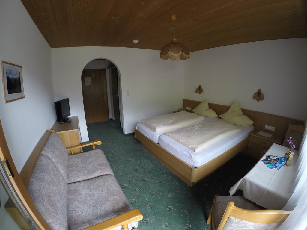 Gaestehaus Alpenland Tux Bagian luar foto