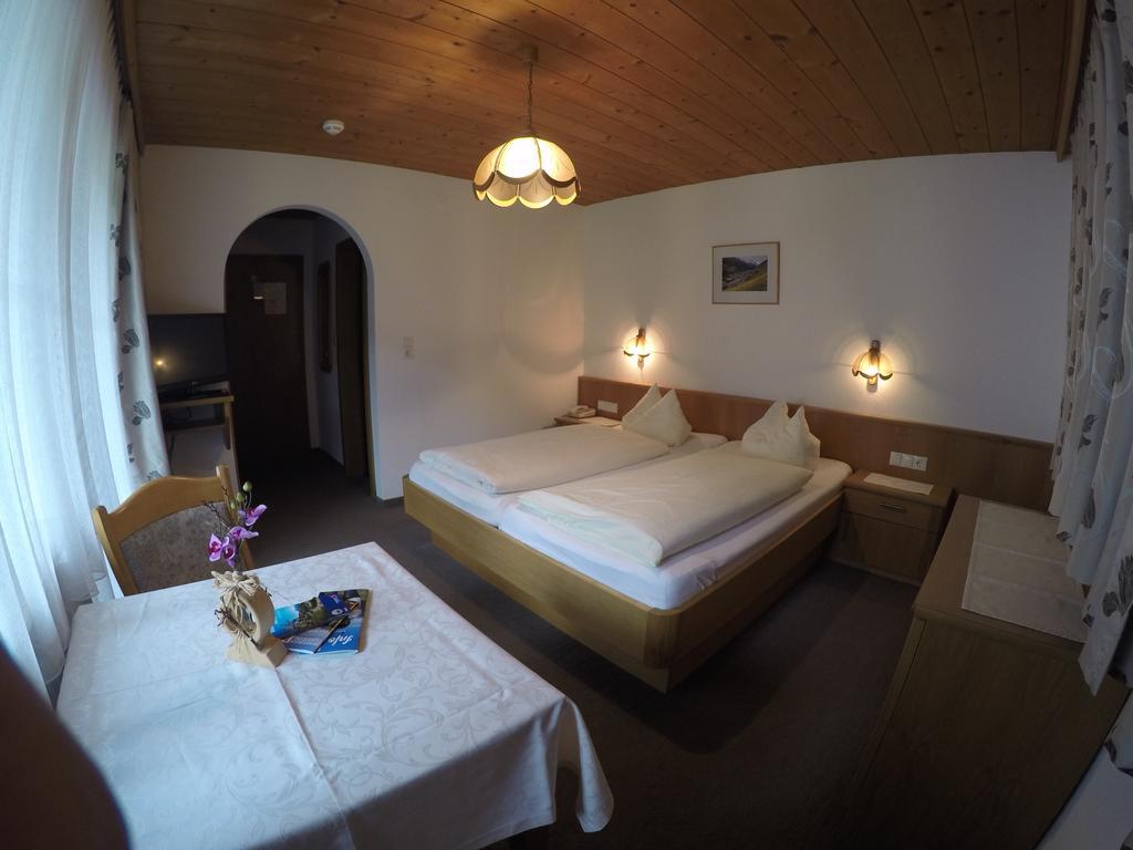 Gaestehaus Alpenland Tux Bagian luar foto