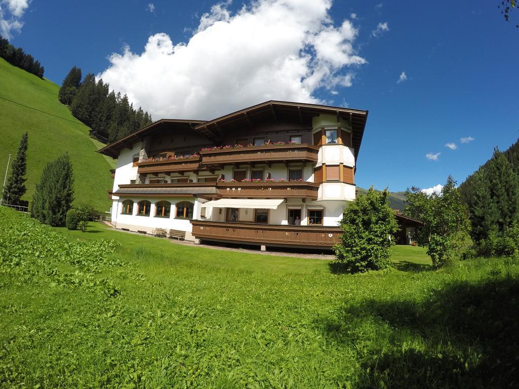 Gaestehaus Alpenland Tux Bagian luar foto
