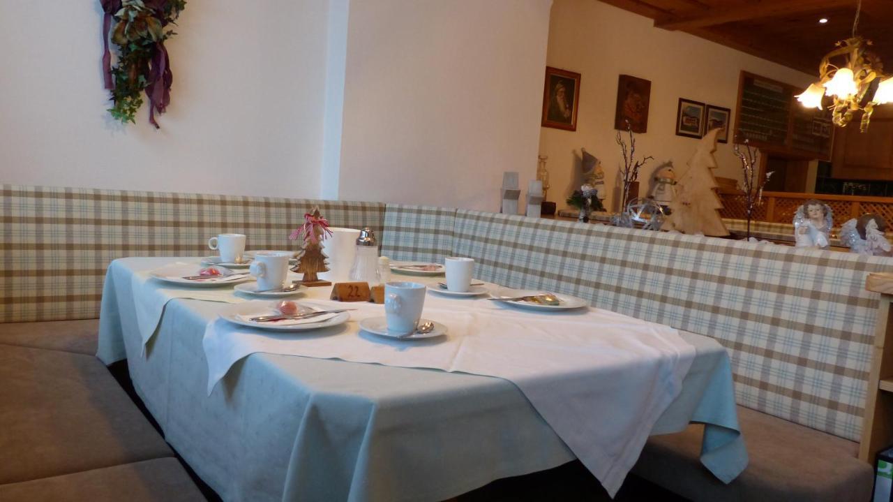 Gaestehaus Alpenland Tux Bagian luar foto